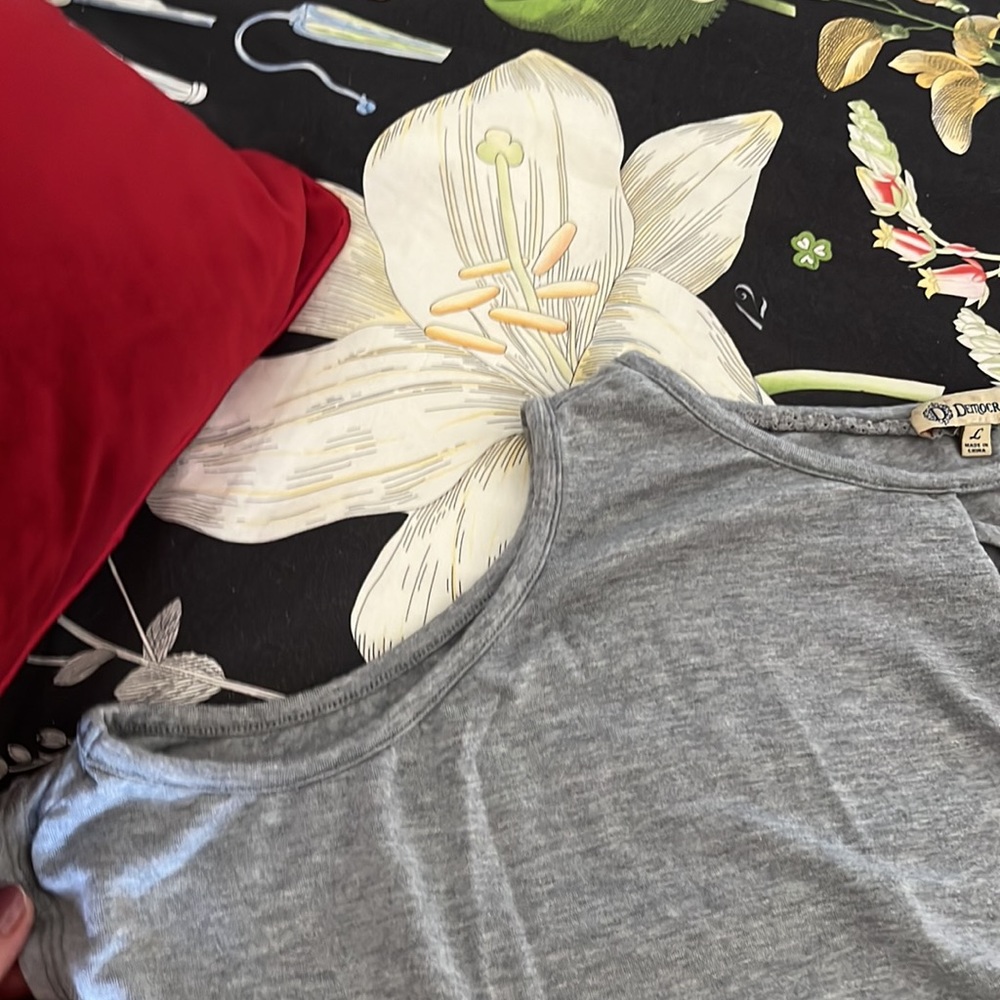 Gray tee - Picture 3 of 6